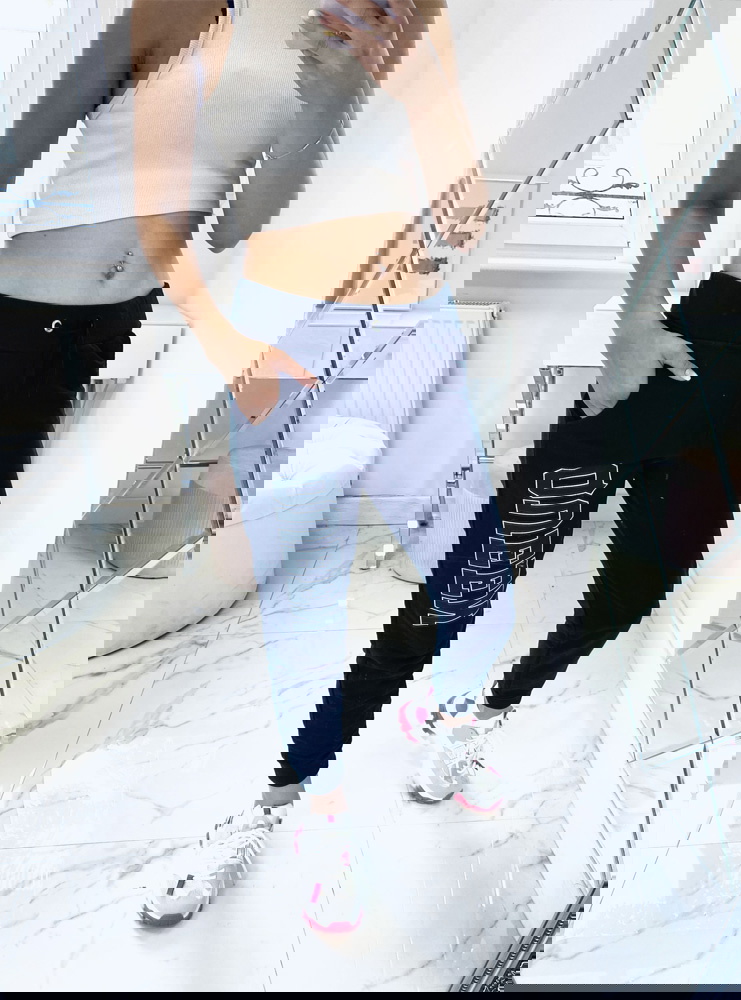 Spodnie dresowe z napisami Sienna