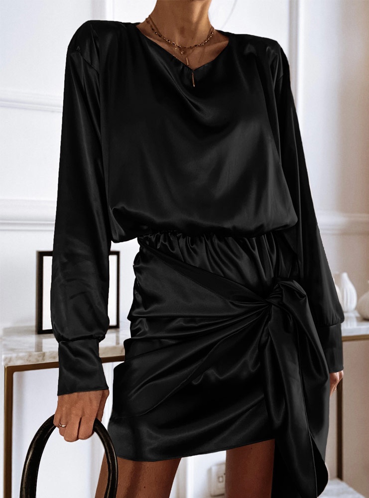 Czarna satynowa sukienka z wiązaniem...