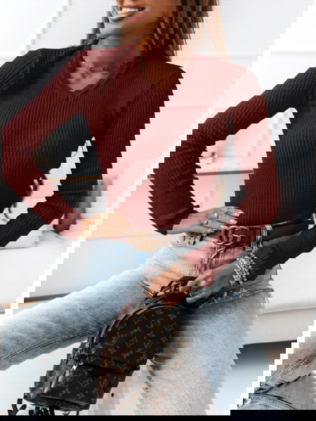 Bordowy sweterek z dekoltem... 2