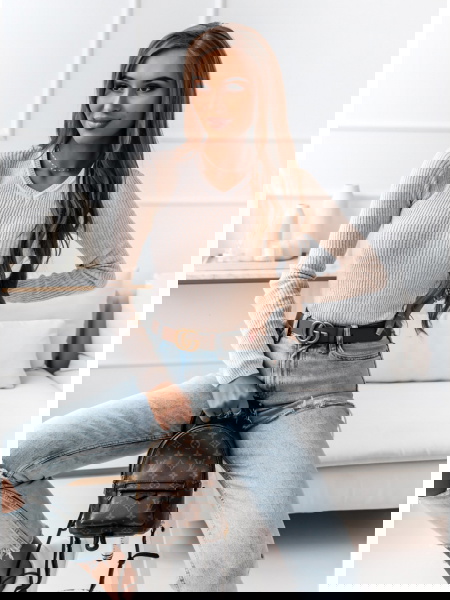 Sweterek z dekoltem w serek... 2