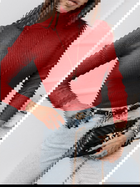 Czerwony sweter prążkowany... 2