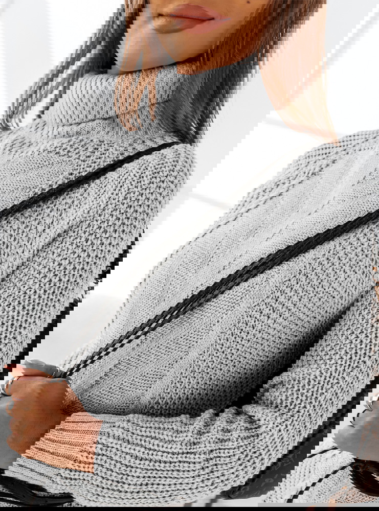 Szara sweterkowa sukienka z golfem...