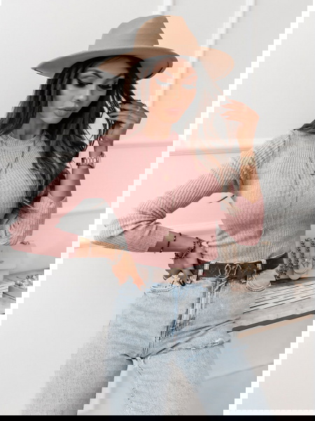 Pudrowy dopasowany... 2