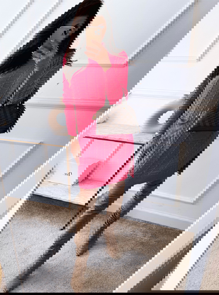 Swetrowa sukienka z kieszeniami...