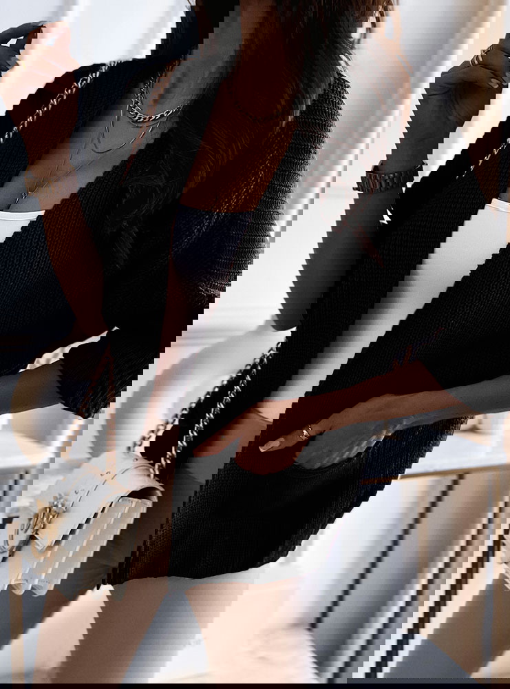 Czarny krótki kardigan z rękawem 3/4...