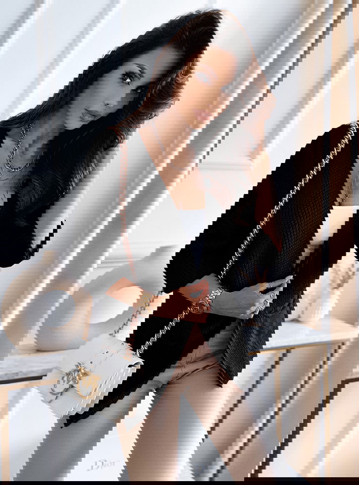 Czarny krótki kardigan z rękawem 3/4...