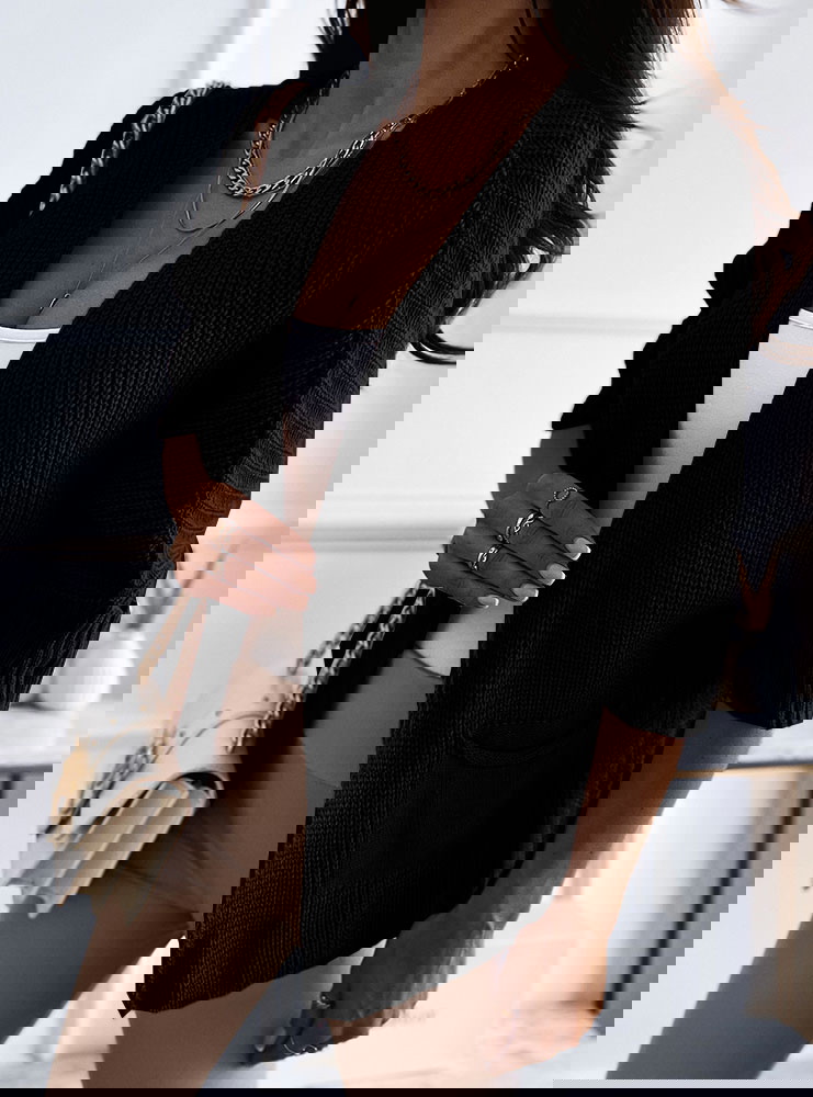 Czarny krótki kardigan z rękawem 3/4...