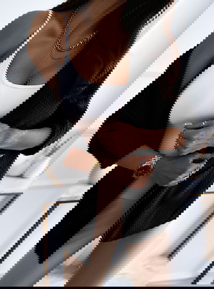 Czarny krótki kardigan z rękawem 3/4...