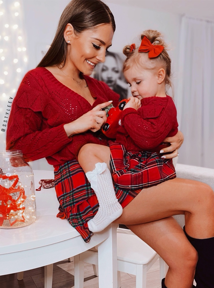 Malinowy zestaw sweterków z falbankami mama i córka Juletta