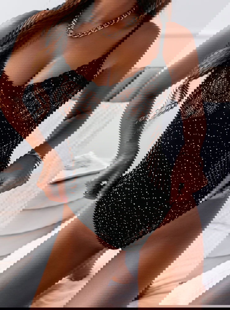 Czarne koronkowe body z błyszczącą...