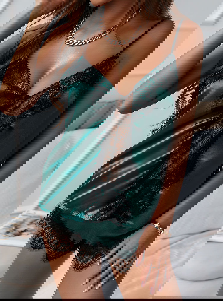 Satynowa logowana piżama z koronką...