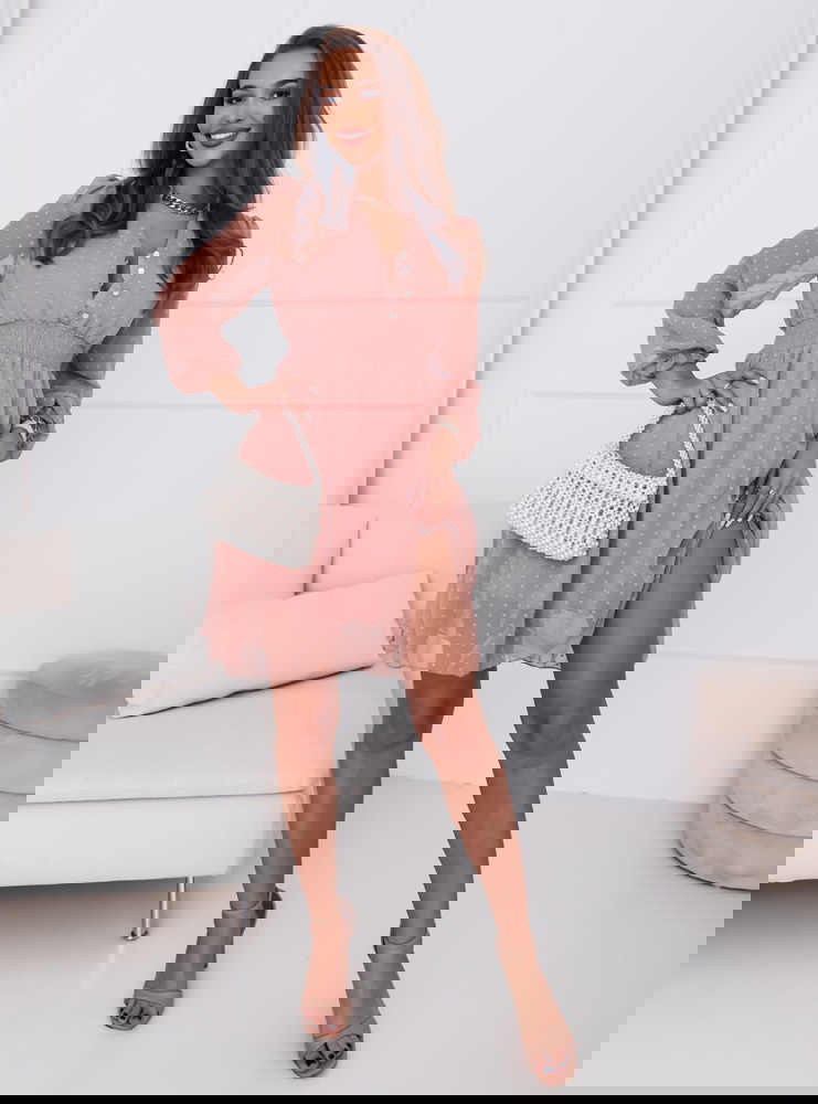 Sukienka z guzikami na dekolcie...