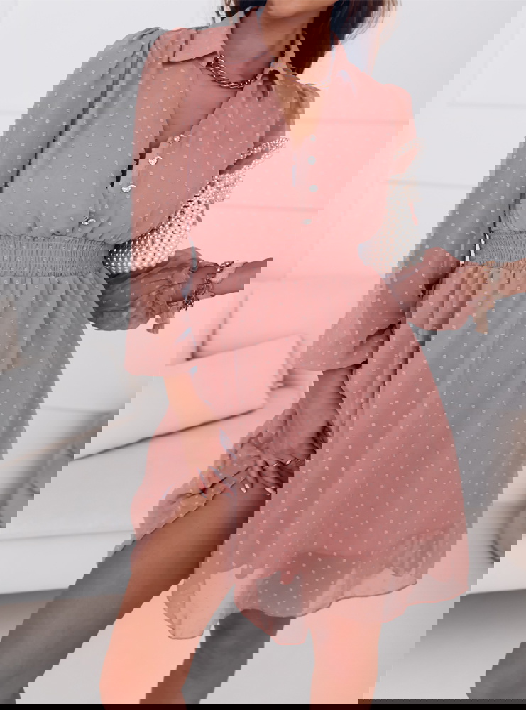 Sukienka z guzikami na dekolcie...