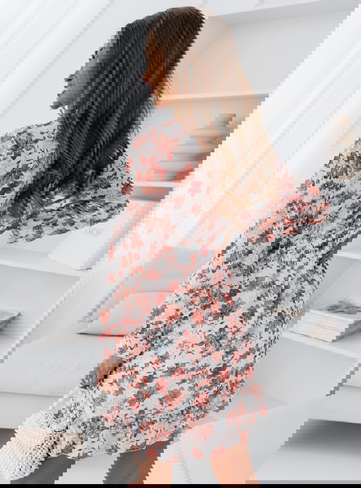 Biała sukienka w kwiatki Gossia