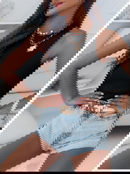 Czarny top na ramiączka... 2