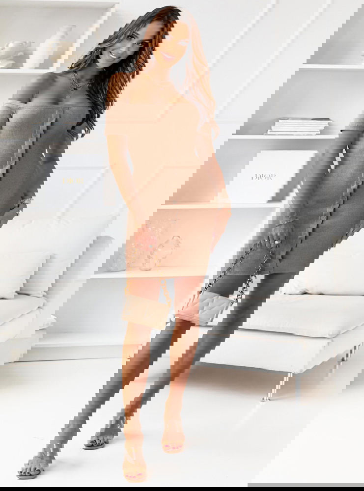 Beżowa prążkowana sukienka hiszpanka...