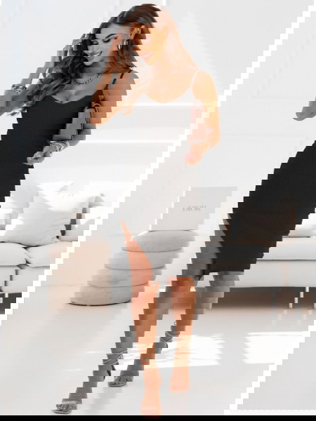 Czarna prążkowana sukienka... 2