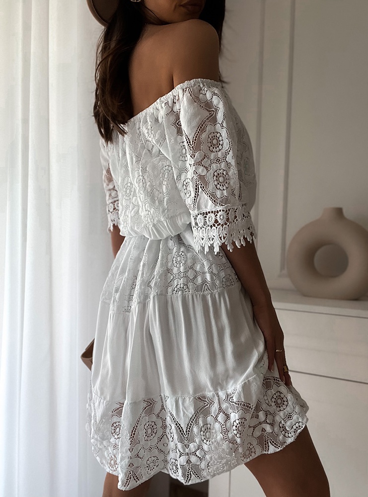 Biała sukienka hiszpanka z ozdobną...