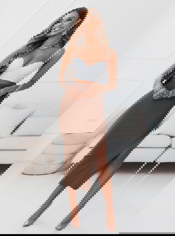 Czekoladowa prążkowana spódniczka z...