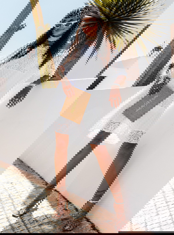 Biała sukienka z koronką Kzaliaa