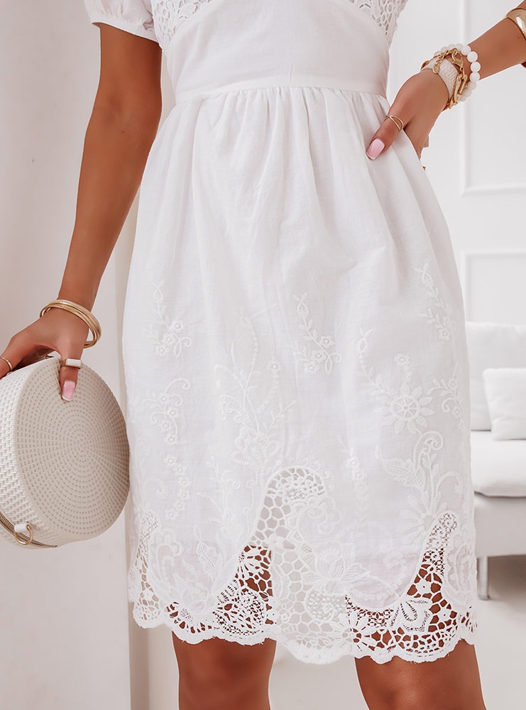 Biała sukienka ażurkowym haftowaniem...