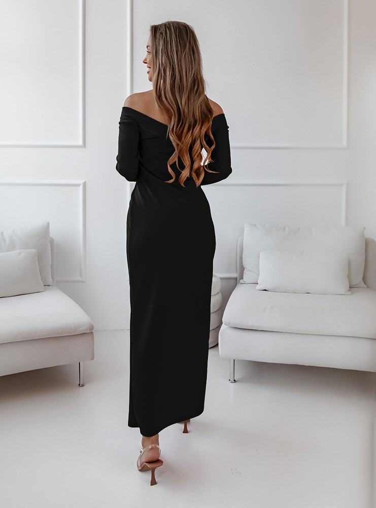 Czarna długa sukienka z rozcięciem Vola