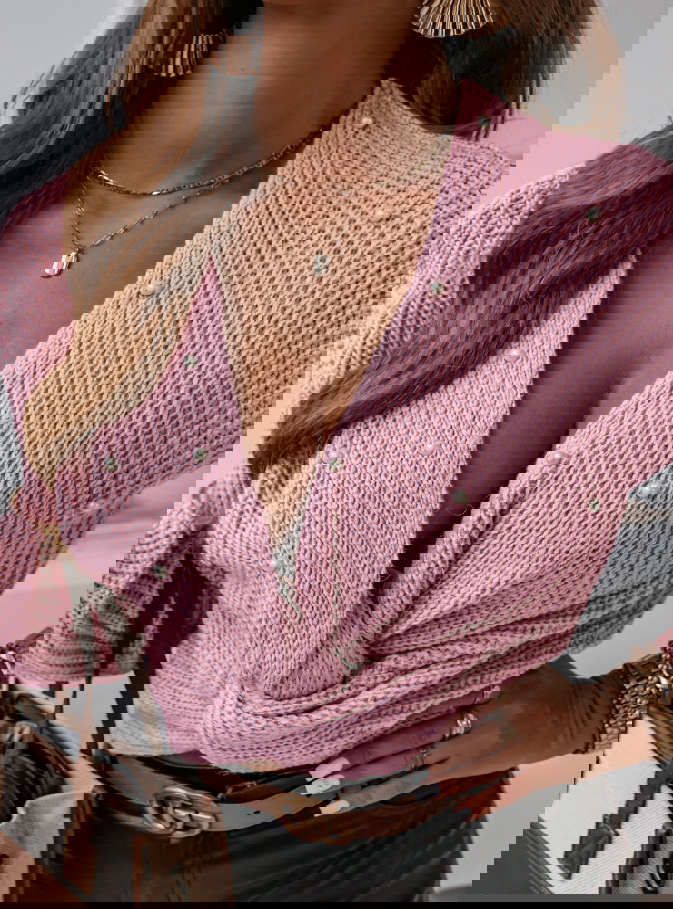 Pudrowy sweter z perełkami i...