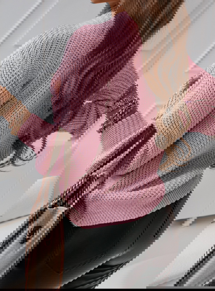 Pudrowy sweter z perełkami i...