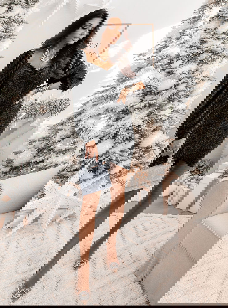 Czarna sukienka ze srebrną błyszczącą...