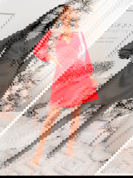 Malinowa satynowa sukienka... 2