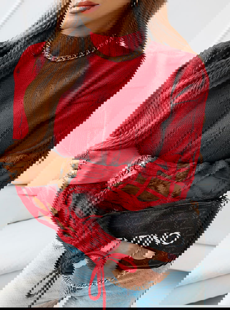 Malinowy sweter z ozdobnym splotem i...