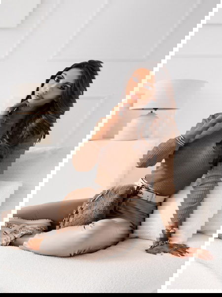 Sweter prążkowany z golfem... 2