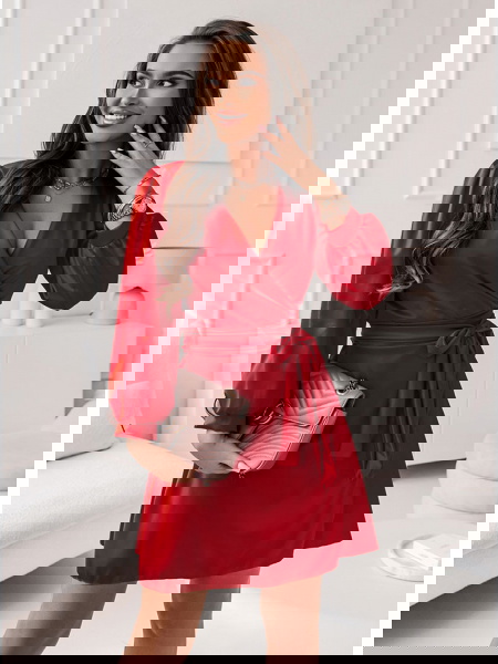 Malinowa satynowa sukienka... 2