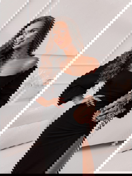 Czarna sukienka z... 2