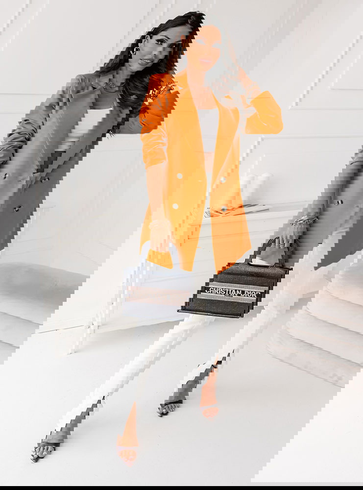 Pomarańczowa marynarka zapinana na...