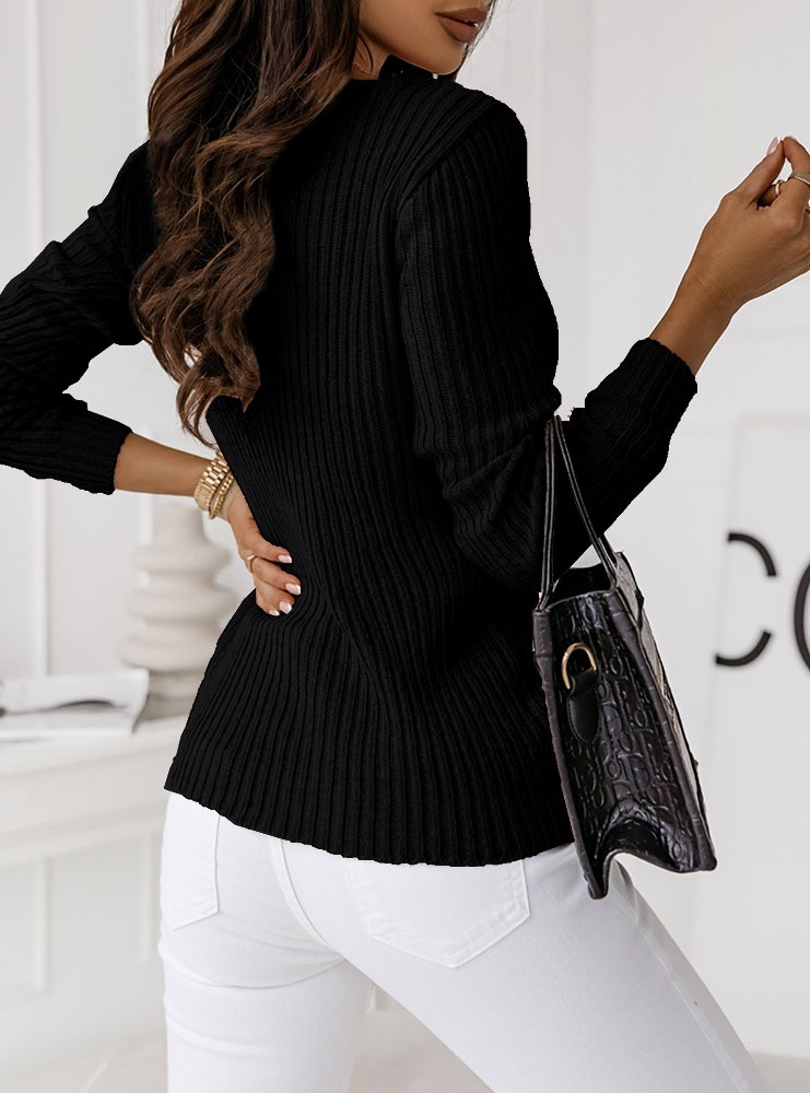 Czarny sweter z guzikami Matyldaa