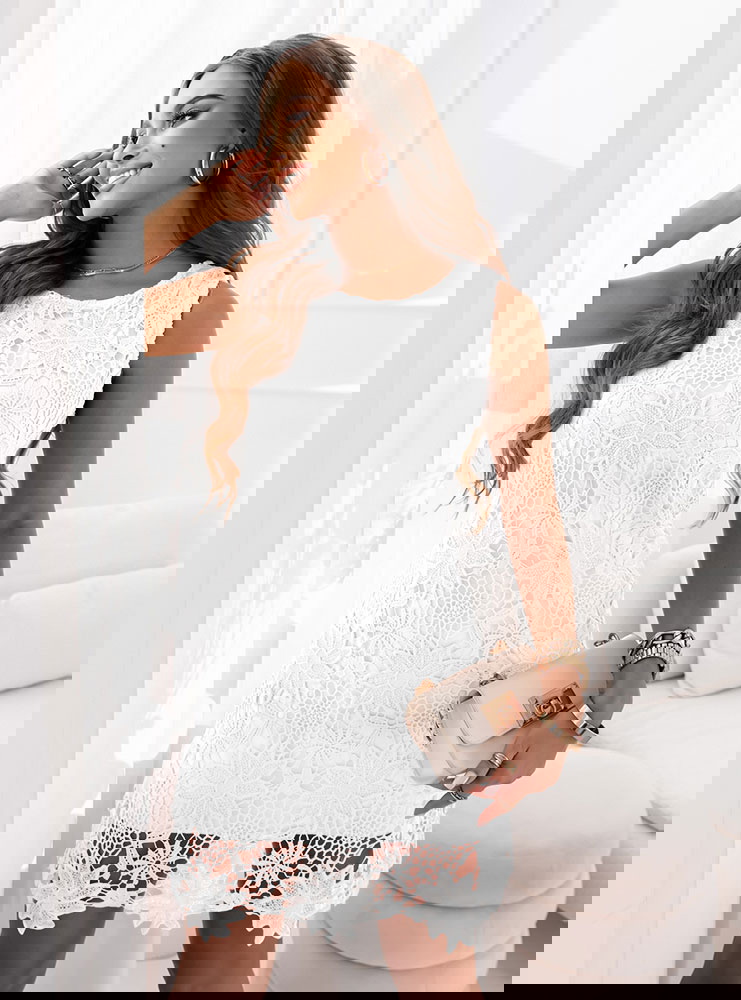 Biała koronkowa sukienka Selloopa