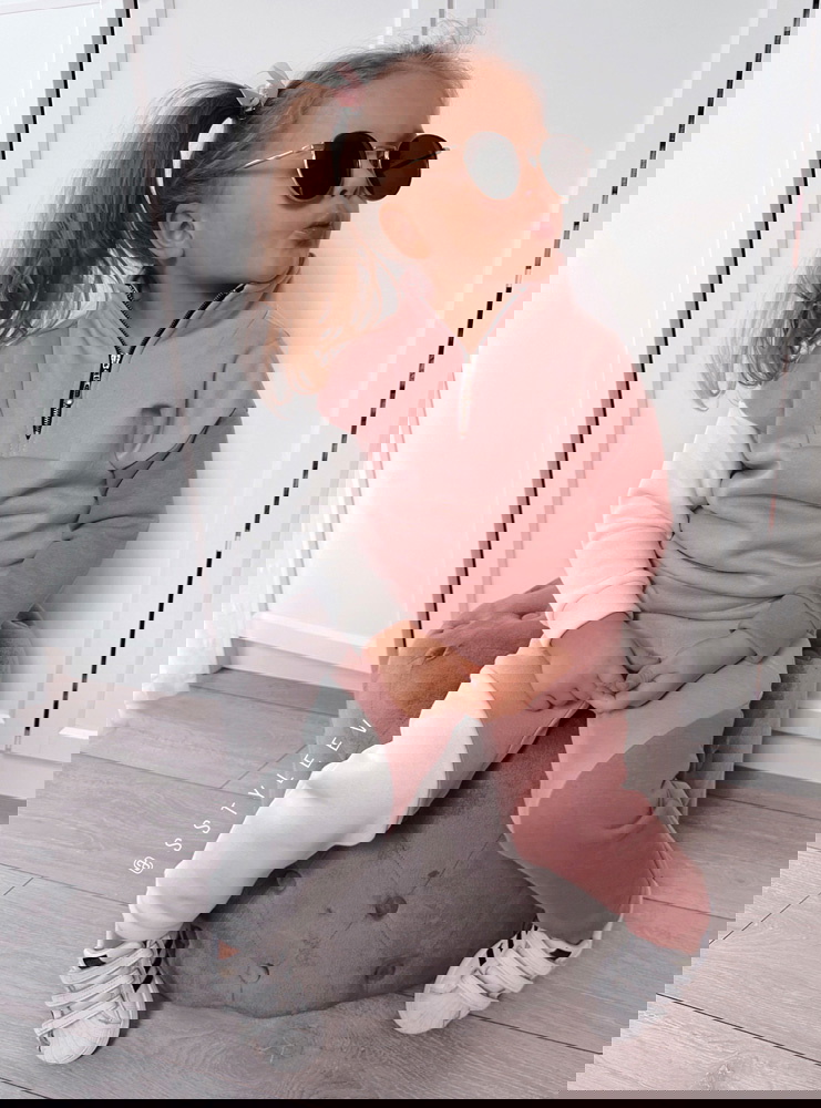 Pudrowy trójkolorowy komplet dresowy...