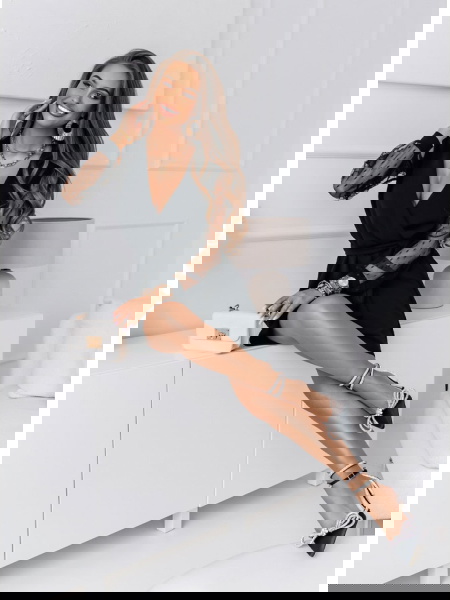 Czarna sukienka z... 2