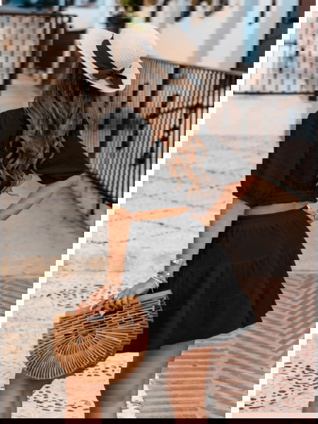 Czarna rozkloszowana... 2