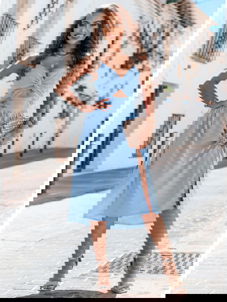 Błękitna sukienka midi z... 2