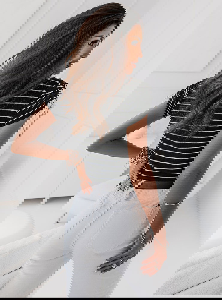 Czarna prążkowana bluzka w paski...