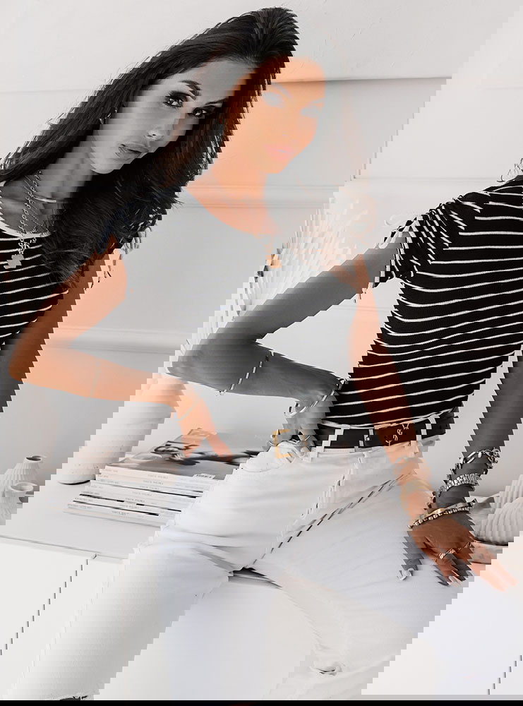 Czarna prążkowana bluzka w paski...