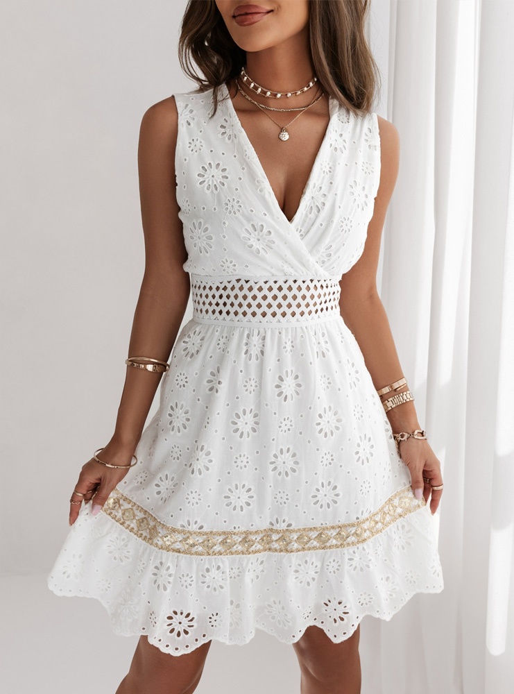 Biała ażurkowa sukienka z ozdobnym...