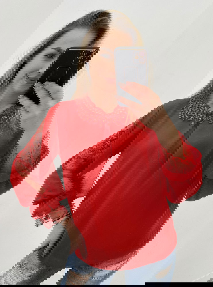 Bluzka z ozdobnymi tiulowymi rękawami...