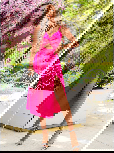 Sukienka midi z wycięciem... 2