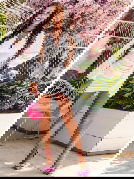 Biała dopasowana sukienka z... 2