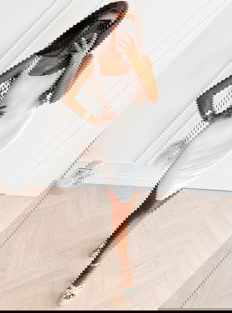 Dopasowana prążkowana sukienka Histel...