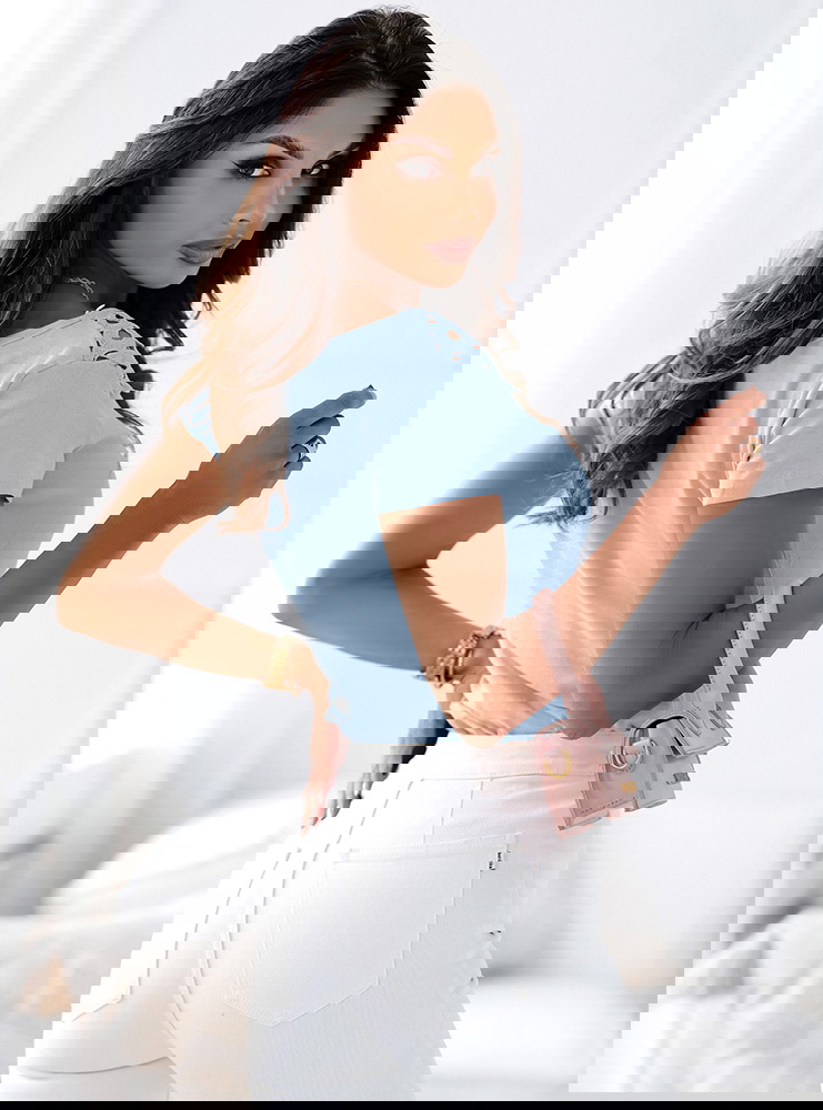 Błękitna bluzka z gipiurą Sentaya