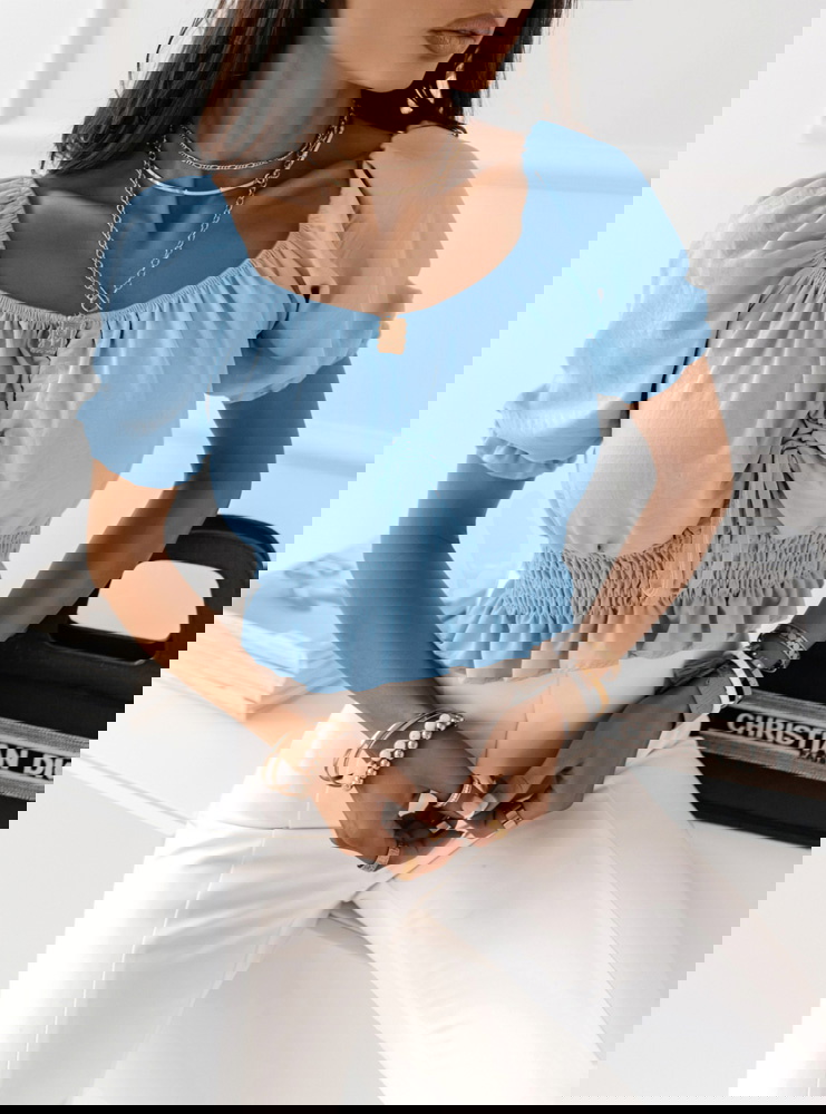 Błękitna bluzka typu crop top z...